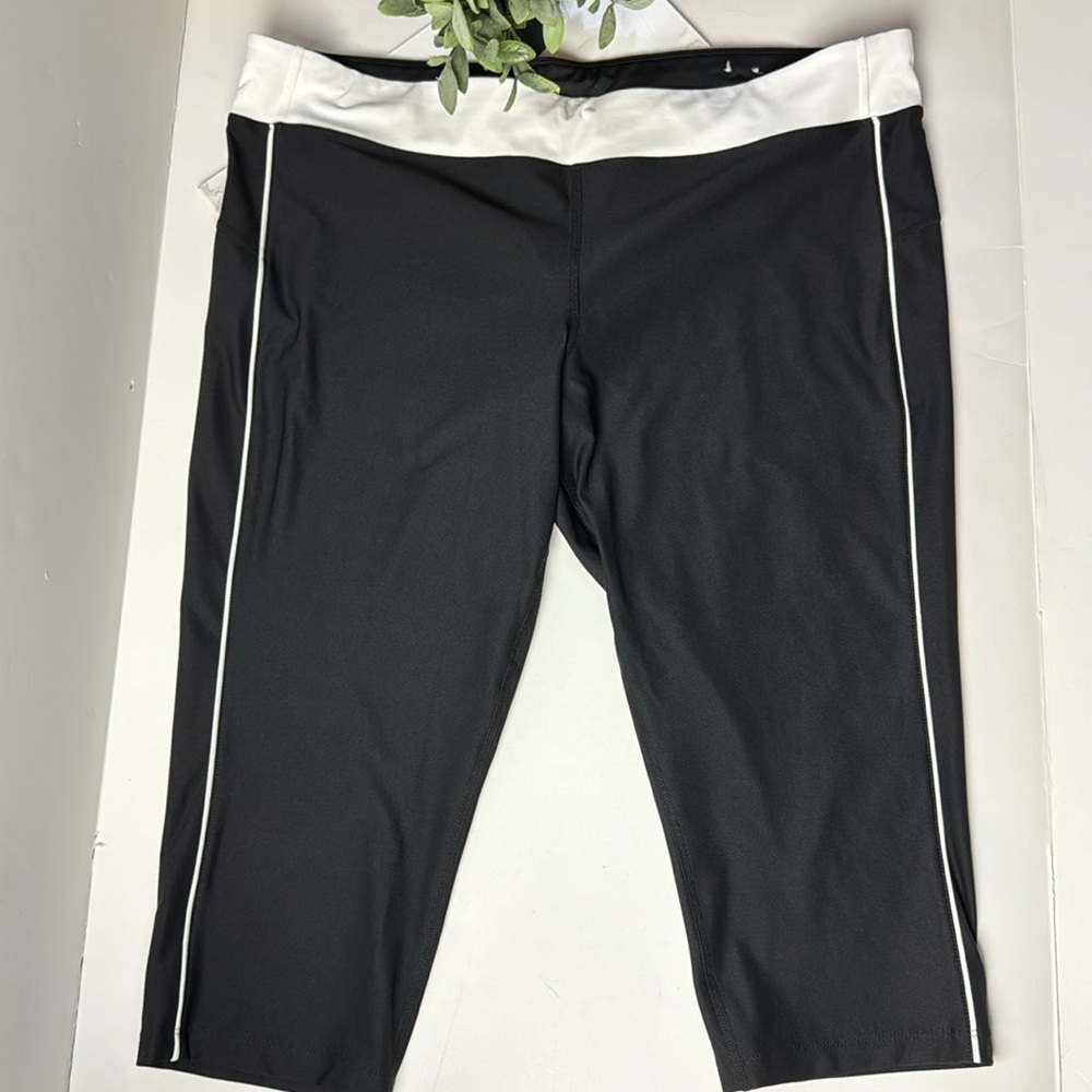 Xersion Fitted XXL Capri active  pants . Excellent Condition.